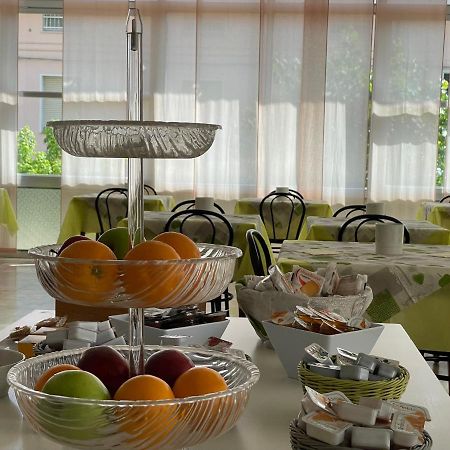 Hotel Apis Rimini Esterno foto