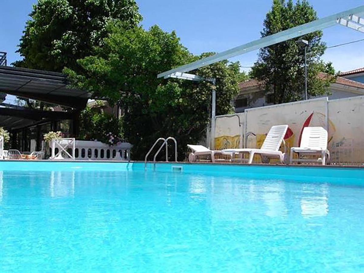 Hotel Apis Rimini Esterno foto