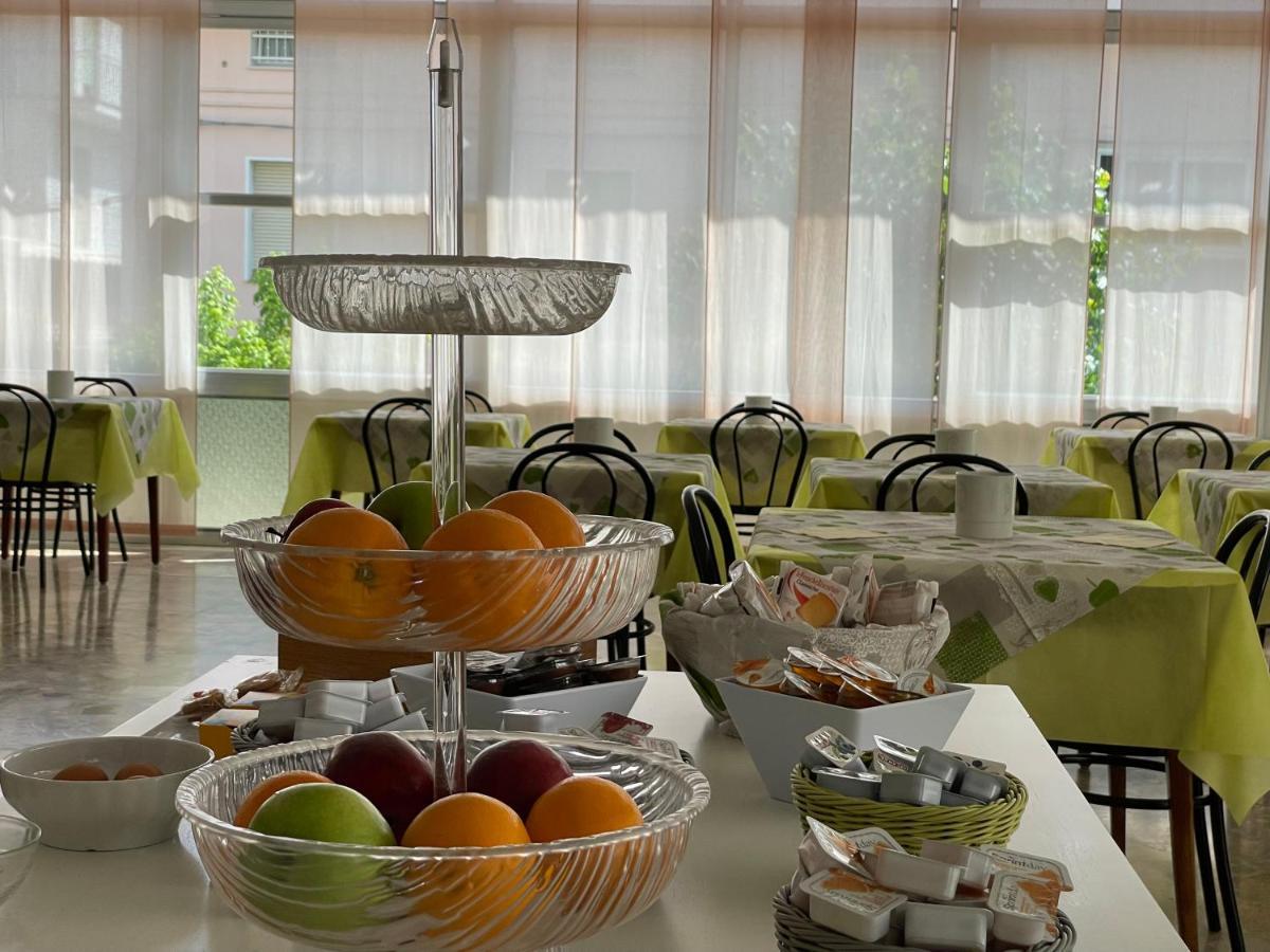 Hotel Apis Rimini Esterno foto