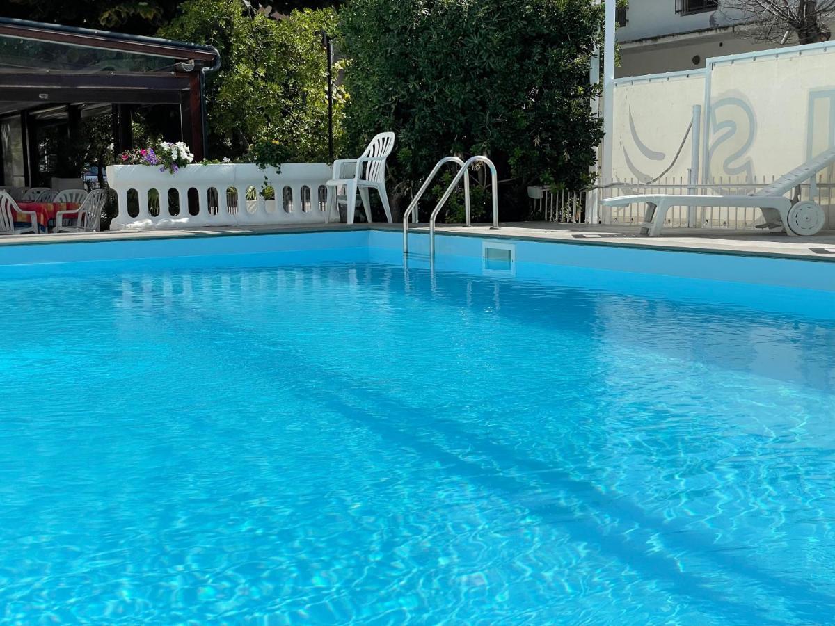 Hotel Apis Rimini Esterno foto