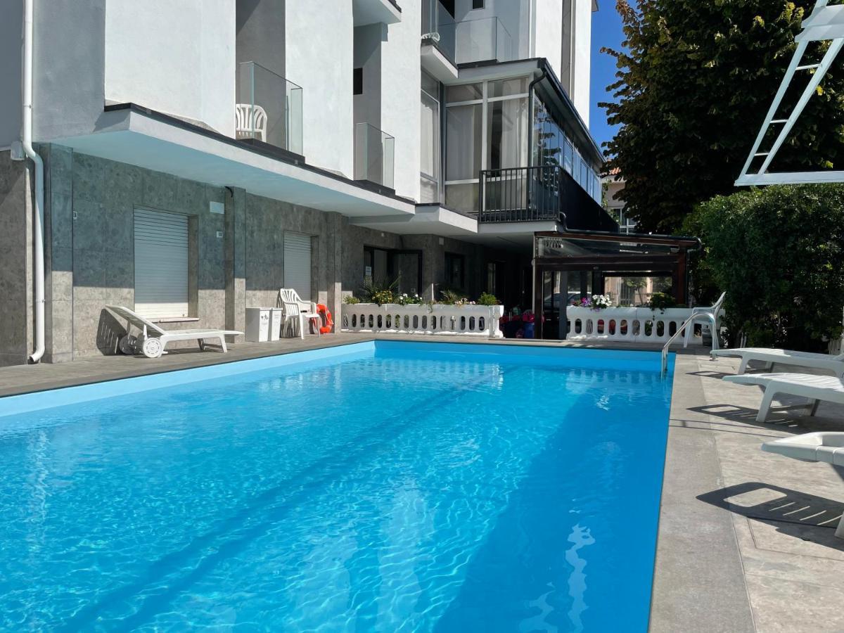 Hotel Apis Rimini Esterno foto