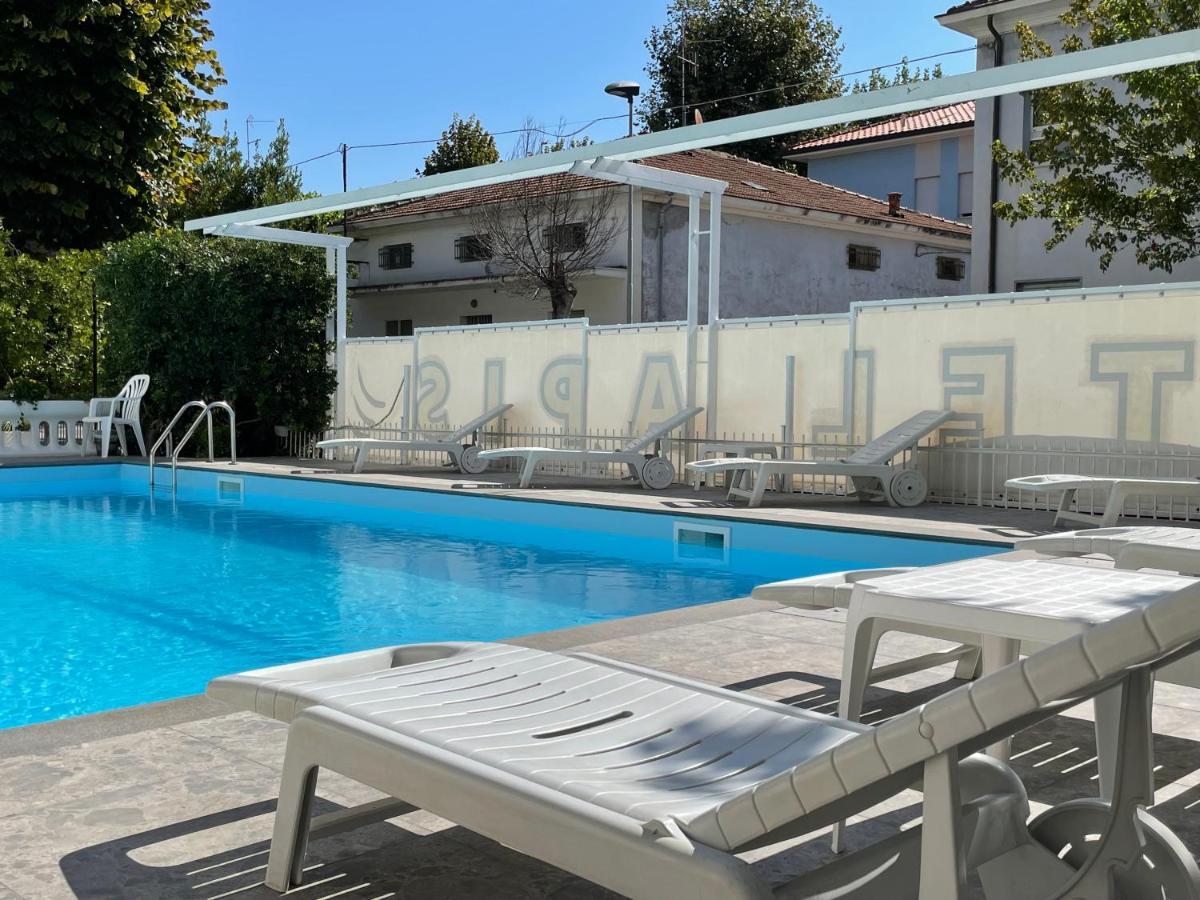 Hotel Apis Rimini Esterno foto