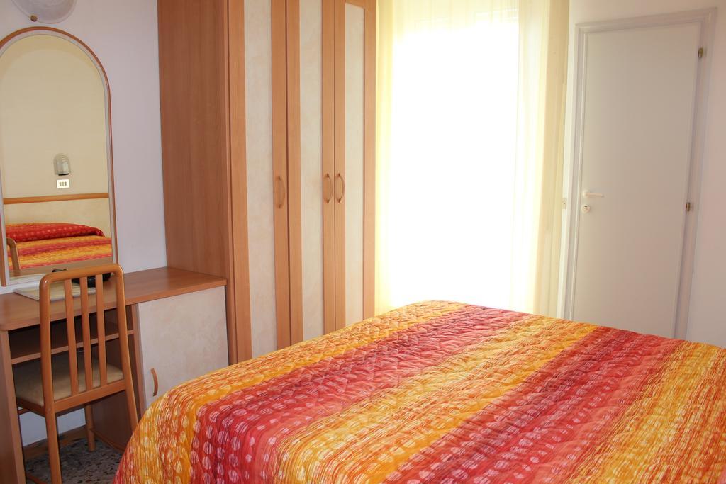 Hotel Apis Rimini Esterno foto