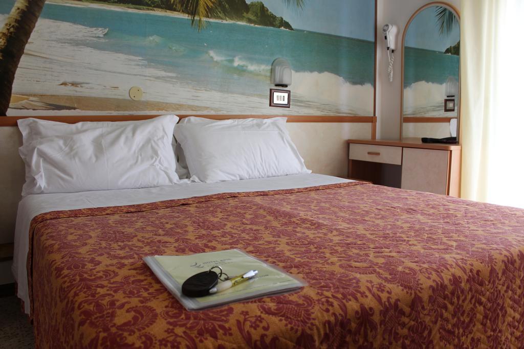 Hotel Apis Rimini Camera foto