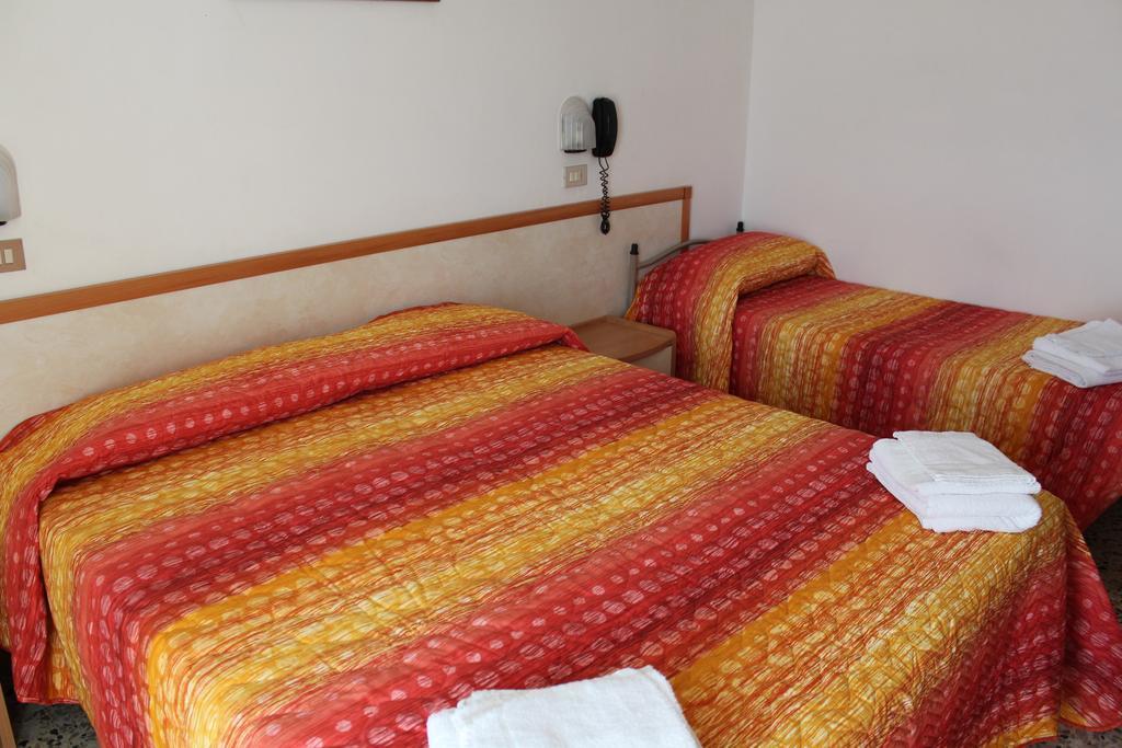 Hotel Apis Rimini Camera foto