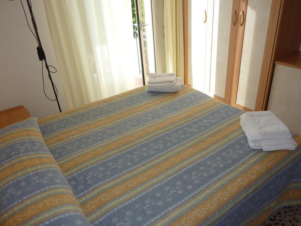 Hotel Apis Rimini Camera foto