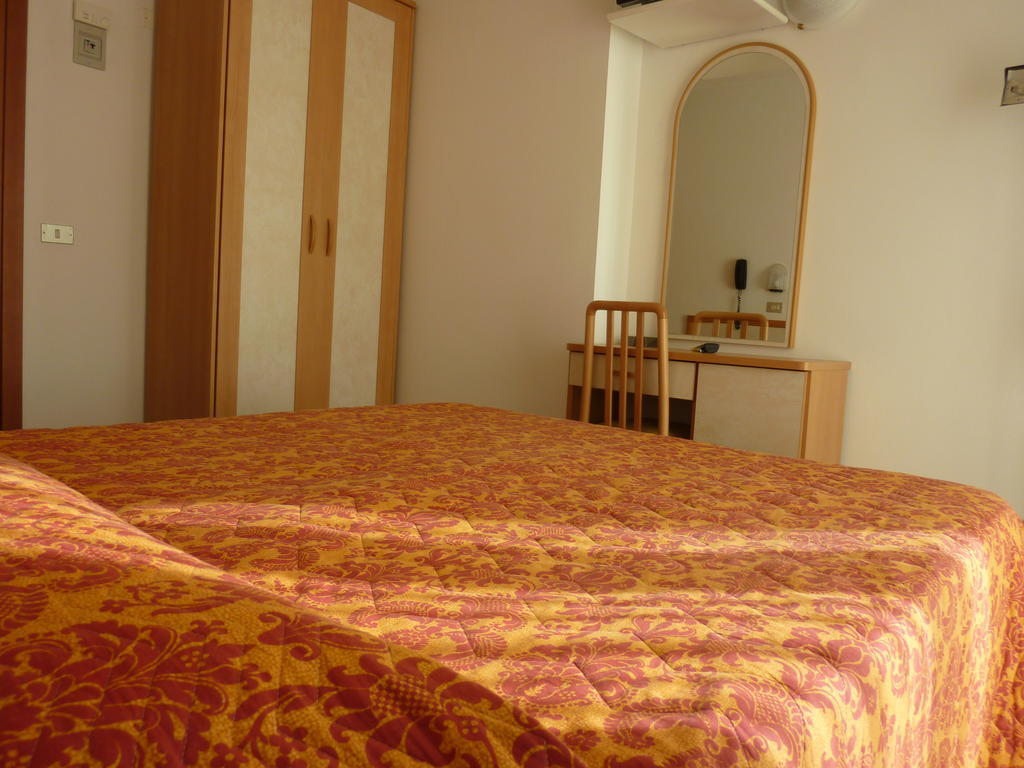 Hotel Apis Rimini Camera foto