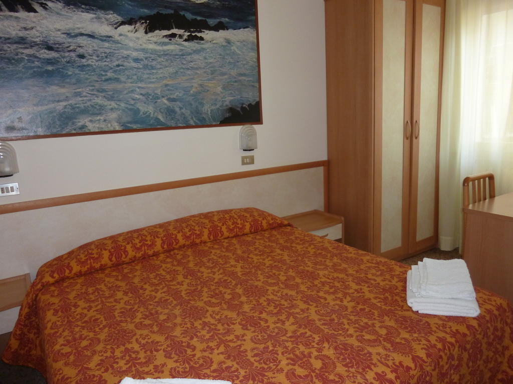 Hotel Apis Rimini Camera foto
