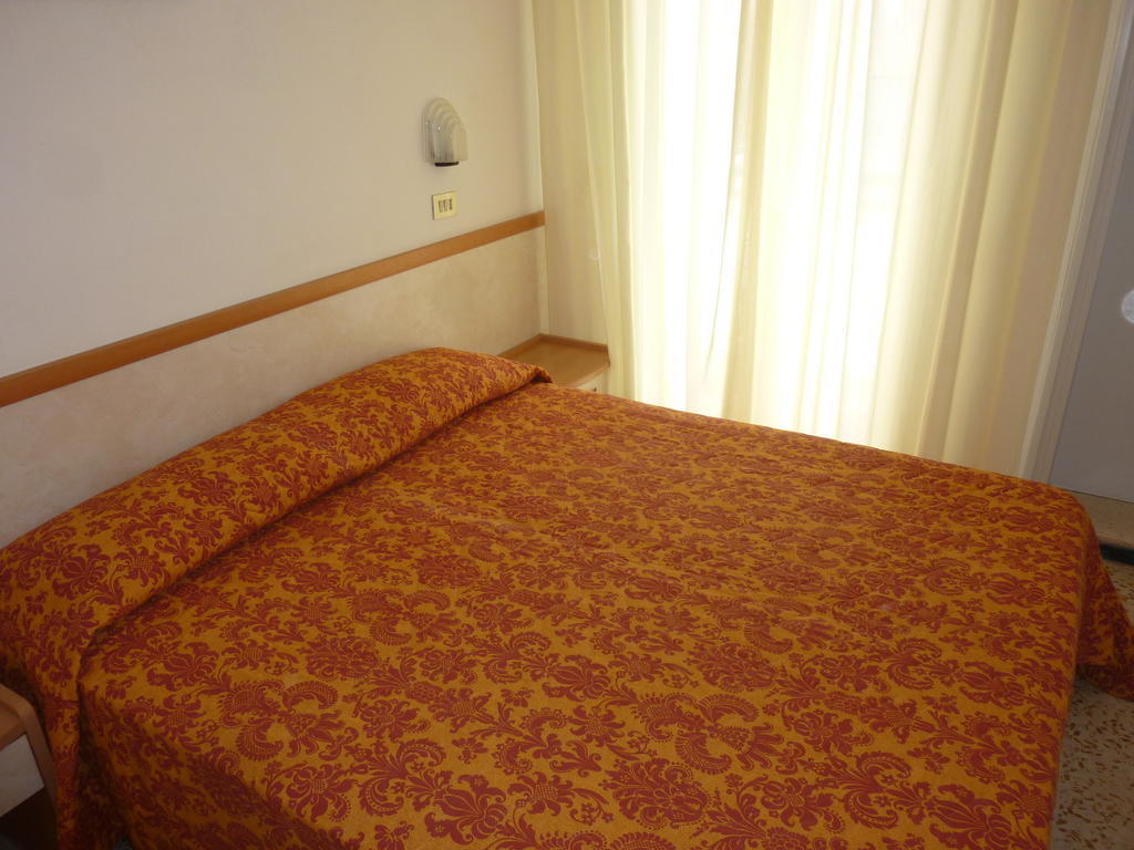 Hotel Apis Rimini Camera foto