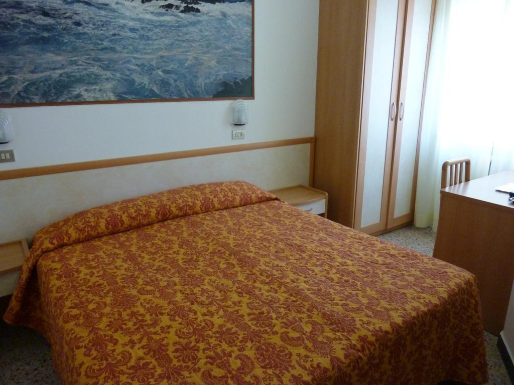 Hotel Apis Rimini Camera foto