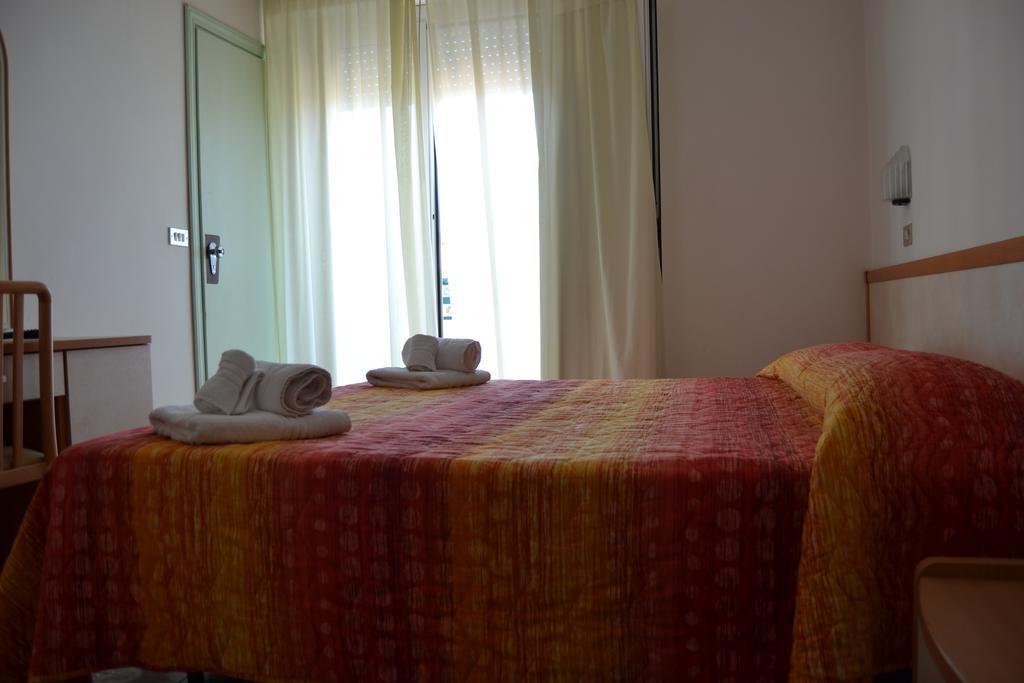 Hotel Apis Rimini Esterno foto