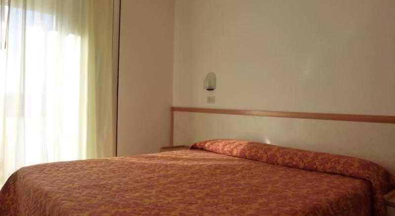 Hotel Apis Rimini Esterno foto
