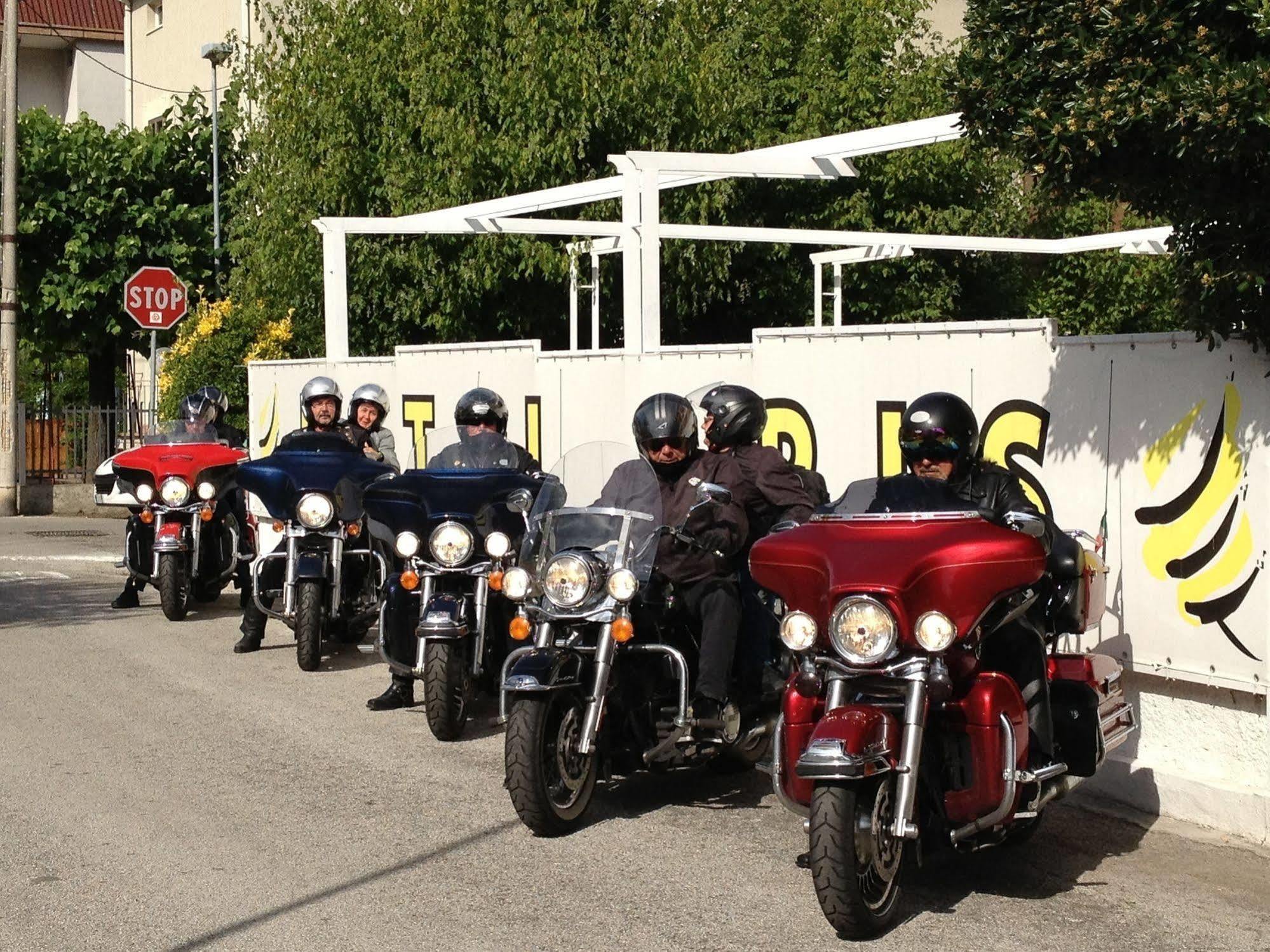 Hotel Apis Rimini Esterno foto