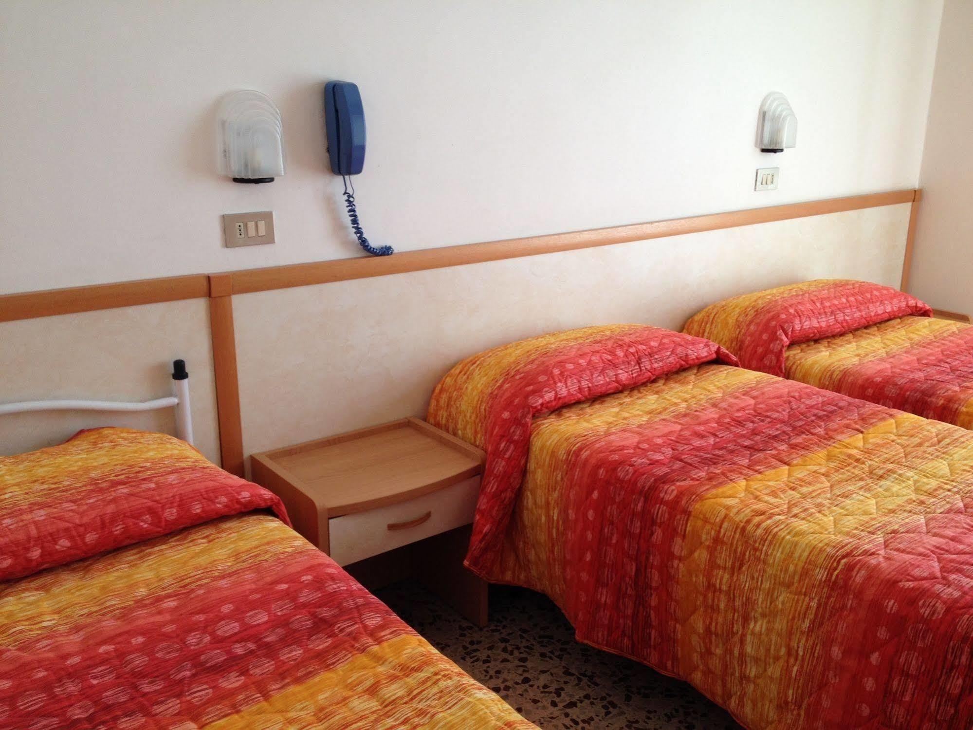 Hotel Apis Rimini Esterno foto