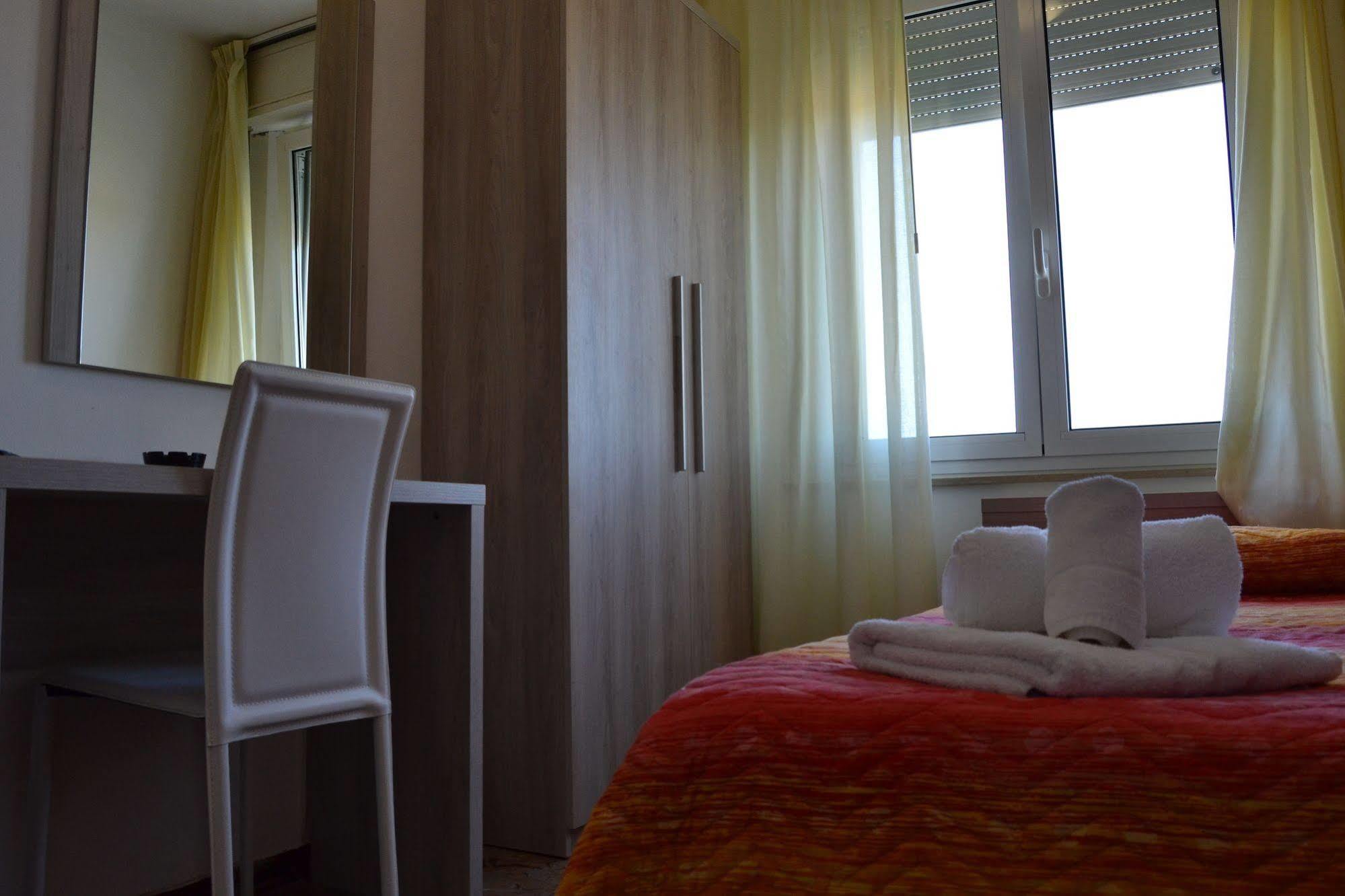 Hotel Apis Rimini Esterno foto