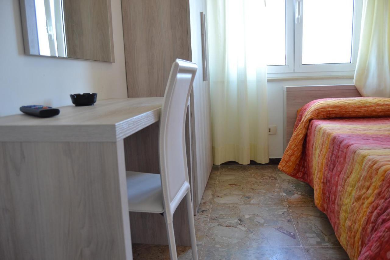 Hotel Apis Rimini Esterno foto
