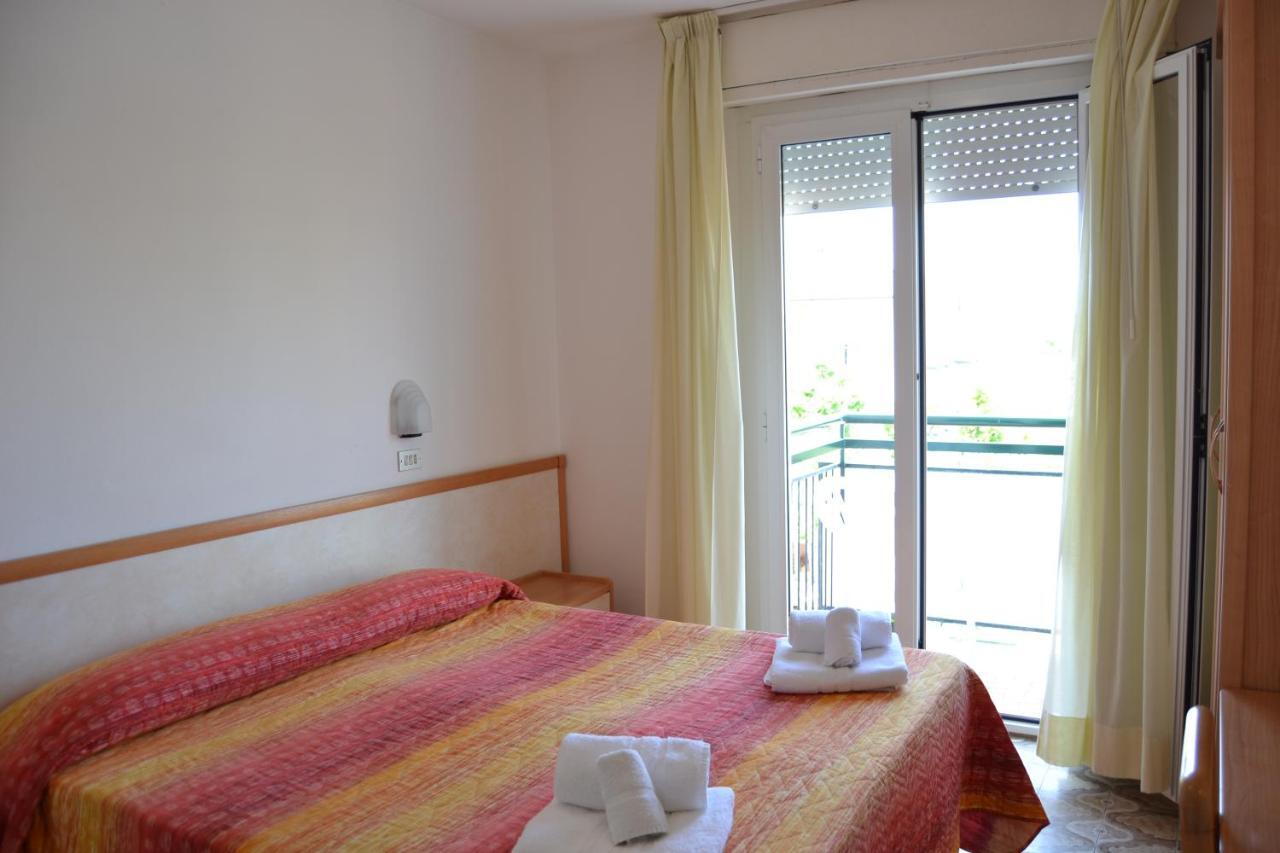 Hotel Apis Rimini Esterno foto