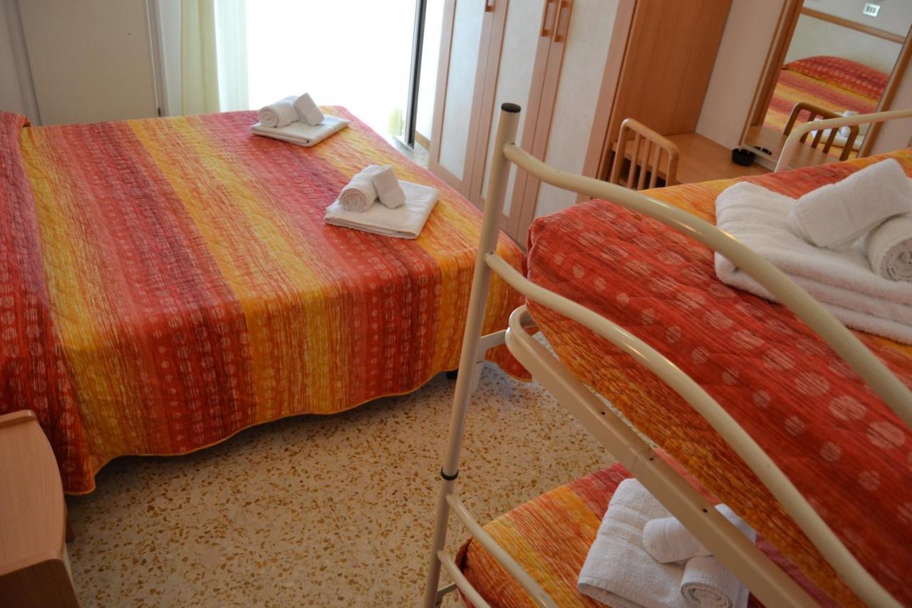 Hotel Apis Rimini Esterno foto